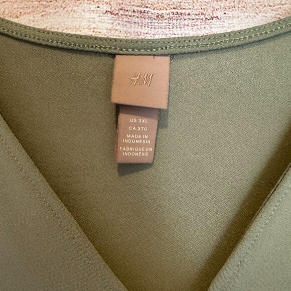 NWOT H&M short sleeved tunic in dusty Sage green women's plus size 3XL - Picture 2 of 9